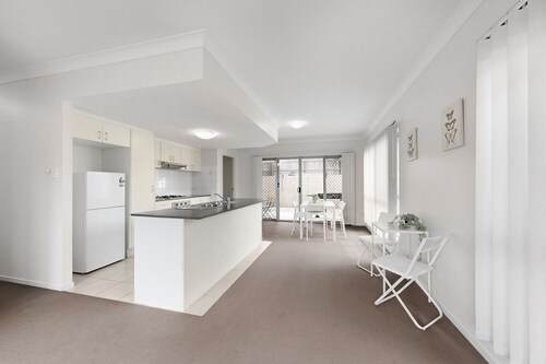 Simple & Sweet Mango Hill Apartment w Carpark