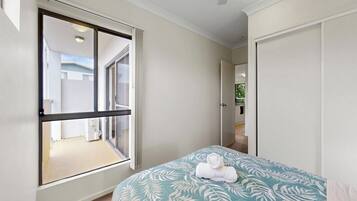 2 soverom, skrivebord, strykejern/-brett og wi-fi (inkludert)