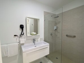 Deluxe Apartment, 1 Bedroom | Bathroom - Aruba's Life Residences (Noord)
