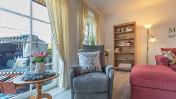 Fernseher, BĂŒcher, Musikbibliothek, Stereoanlage