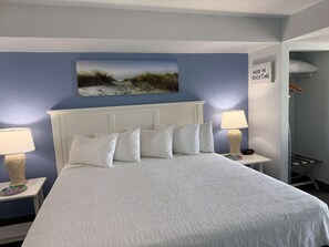 1 bedroom, WiFi, bed sheets - Amazing ocean front views close to downtown 1 br Camelot 704 (Myrtle Beach)