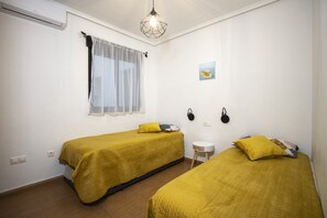 Iron/ironing board, free WiFi, bed sheets