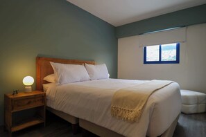 1 bedroom, desk, iron/ironing board, WiFi