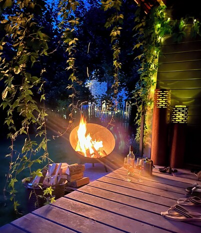 Small country house pearl by the castle park and lake, in dreamlike nature!