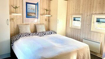 4 bedrooms, travel cot, free WiFi