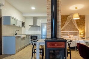 1 habitación, tabla de planchar con plancha, wifi y ropa de cama 