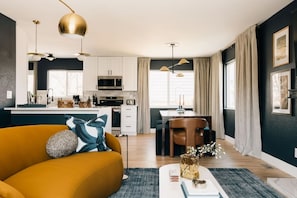 Smart TV, fireplace, stereo