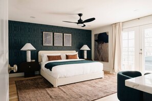 6 bedrooms, desk, iron/ironing board, free WiFi