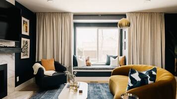 Smart-TV, Kamin, Stereoanlage