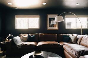 Smart TV, fireplace, stereo