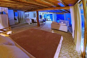 5 bedrooms, iron/ironing board, free WiFi