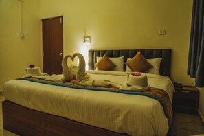 Desk, laptop workspace, free WiFi - Merry Inn Luxe Suites Near KIAL (Chikkajala, Bangalore)