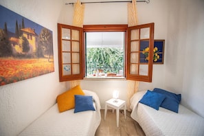 5 chambres, fer et planche à repasser, lit parapluie, Wi-Fi gratuit