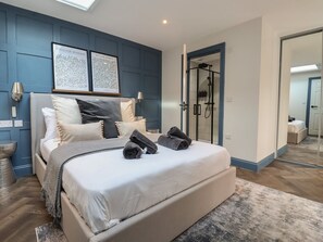 8 bedrooms, individually decorated, individually furnished, free WiFi - Coral Villa (Bridlington)