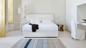 4 bedrooms, iron/ironing board, WiFi (free)