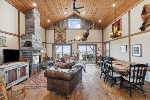 Rustic Barn Retreat in Stevensville, Montana