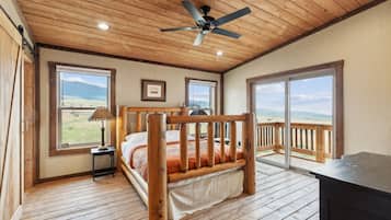 3 bedrooms, iron/ironing board, travel crib, free WiFi