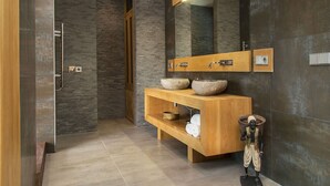 Spa - My Rental Homes - Casa Asia with 2 private pools and 6 bedrooms (Santa Eulària Des Riu)