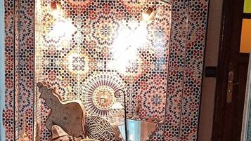 Dusch, hårtork, tvål och toalettpapper