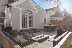 A backyard patio with a built-in fire pit, outdoor seating, and a pergola. - Casa Brookside - Brookside + Walkable + Firepit (Kansas City)