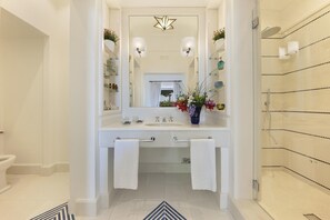 Shower, hair dryer - Mansour with terrace, sea view - My Rental homes (Positano)
