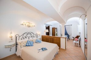 5 slaapkamers, een strijkplank/strijkijzer, gratis wifi
