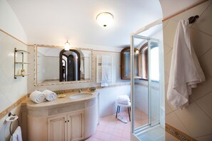 Shower, jetted tub, hair dryer, bidet