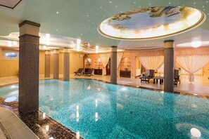 Piscine intérieure