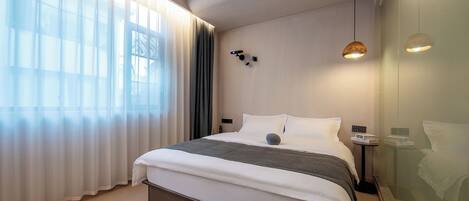Business Double Room | Free WiFi