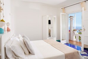 6 bedrooms, iron/ironing board, free WiFi
