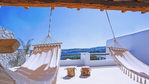 A hammock setup with a view of a coastal landscape. - Villa Veneta with pool and sea view (Megali Ammos)