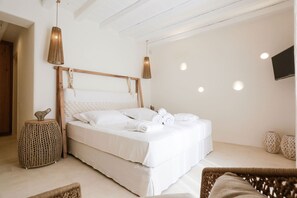 6 bedrooms, iron/ironing board, free WiFi