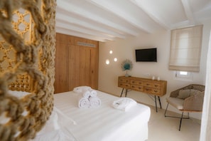 6 bedrooms, iron/ironing board, free WiFi