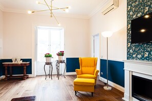 Télévision, cheminée