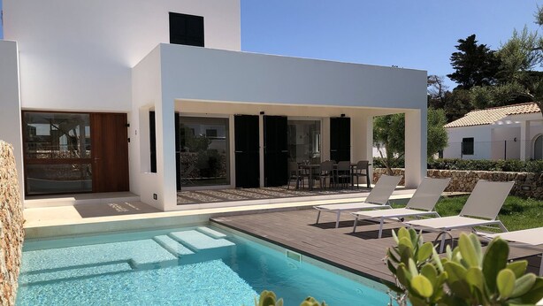 A modern outdoor pool area with a clear blue pool, sun loungers, and a covered seating area. - My Rental Homes - Nure Villa 2 with private pool, air conditioning and wifi (Ciutadella)