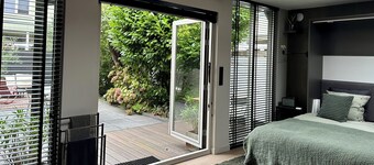 City Oasis The Hague, in the heart of The Hague with private parking