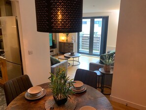 Apartment | Dining - 2 Bed Flat - Sleeps 6 - Parking - Wifi (Liverpool)
