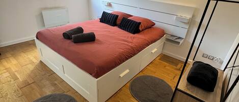 1 bedroom, iron/ironing board, WiFi, bed sheets