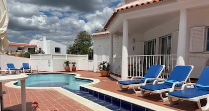New! Private Pool, Walk to Beach, Sea Views, Central Loc, 4 Bed/4 Bath, Parking