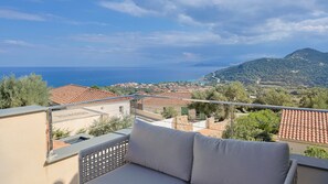 Property grounds - Luxury villa, very nice sea view, fully air-conditioned, heated swimming pool (Monticello)