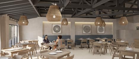 Un interior de restaurante moderno con mesas y sillas de madera, lámparas de mimbre colgantes y cuadros en las paredes.