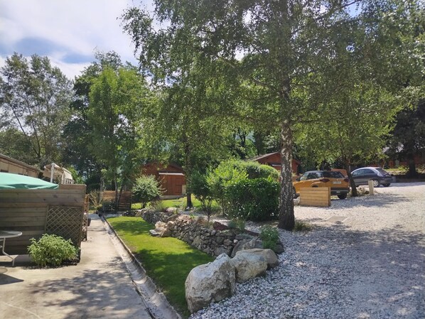 Property grounds - Comfortable 2-person studio (Saint-Béat-Lez)