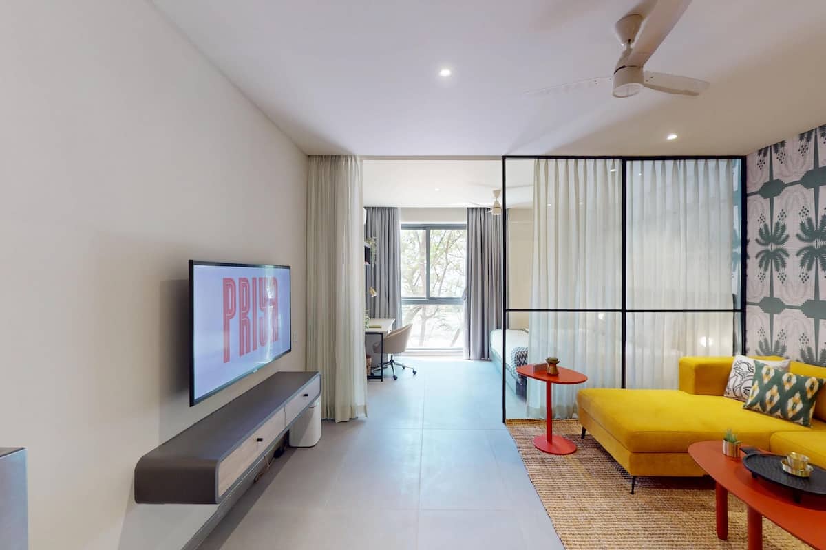 Een 55-inch smart-tv met digitale zenders