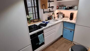Apartment | Private kitchen | Fridge, oven, stovetop, electric kettle