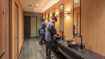 Shower, hair dryer, towels, shampoo