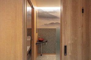 Dortoir partagé supérieur | Salle de bain | Douche, séchoir à cheveux, serviettes fournies, shampooing