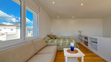 3 slaapkamers, een strijkplank/strijkijzer, gratis wifi, beddengoed