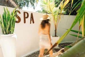 Körperbehandlungen, Aromatherapie, Tiefengewebe-Massagen