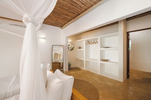 Classic-Villa, Terrasse, Meerblick | Zimmersafe, Bügeleisen/Bügelbrett, kostenloses WLAN