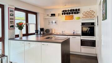 Kühlschrank, Ofen, Herdplatte, Geschirrspüler